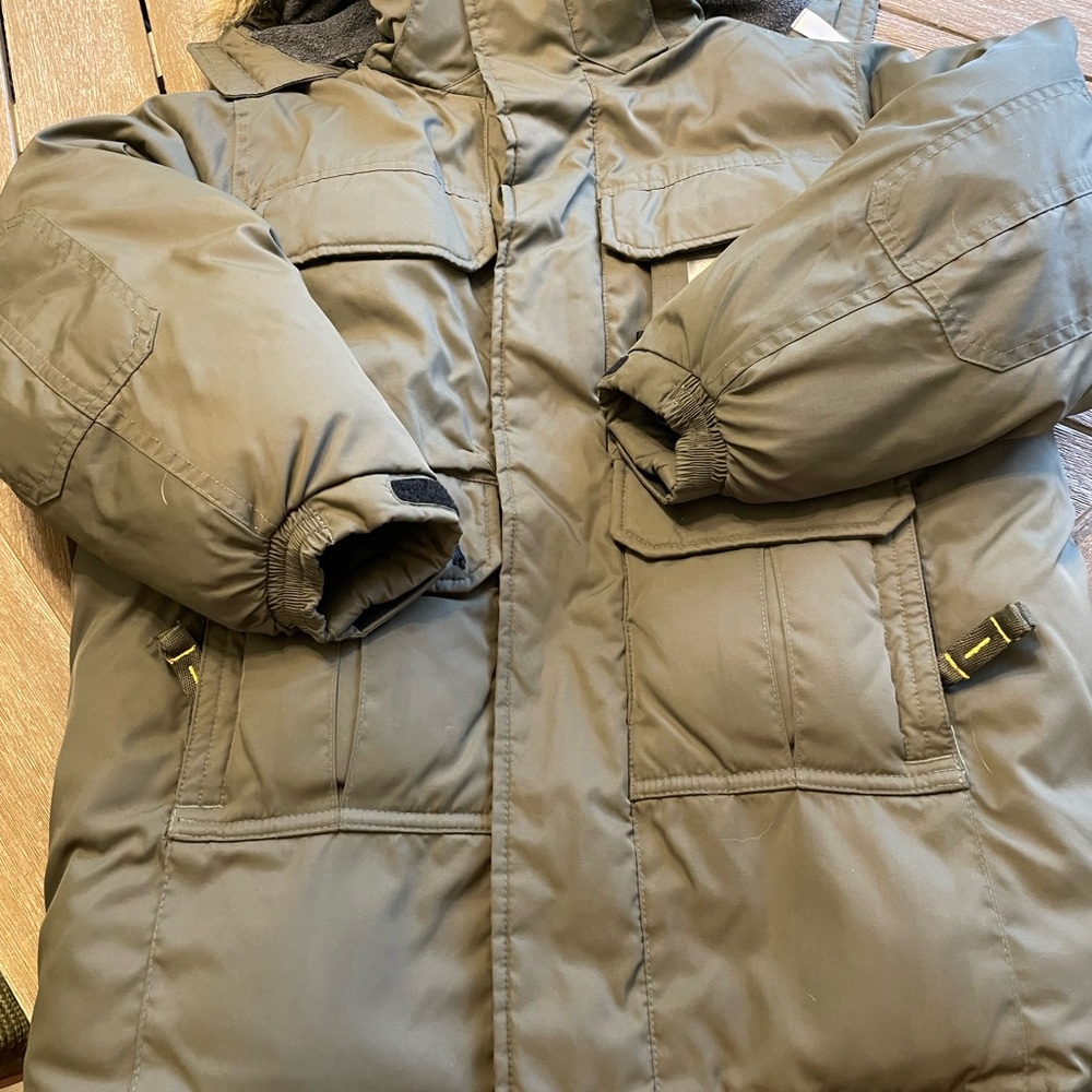 Gap kids heavy coat size medium 8. Beautiful olive color